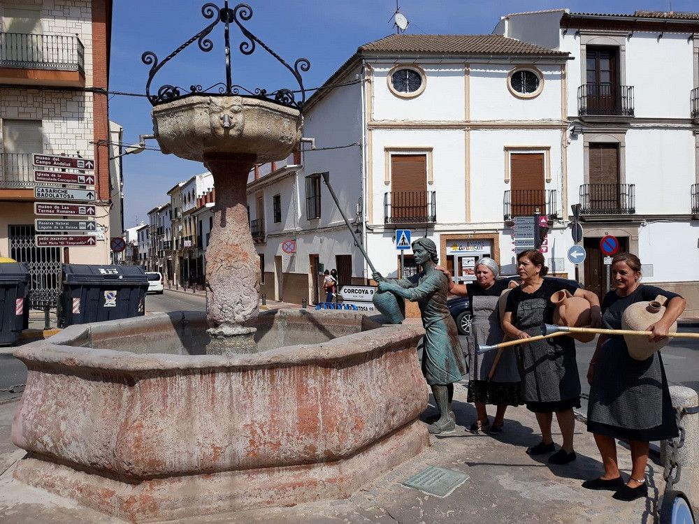 Mayores de Alameda recrean la historia teatralizada de su pueblo a través de códigos QR para los visitantes