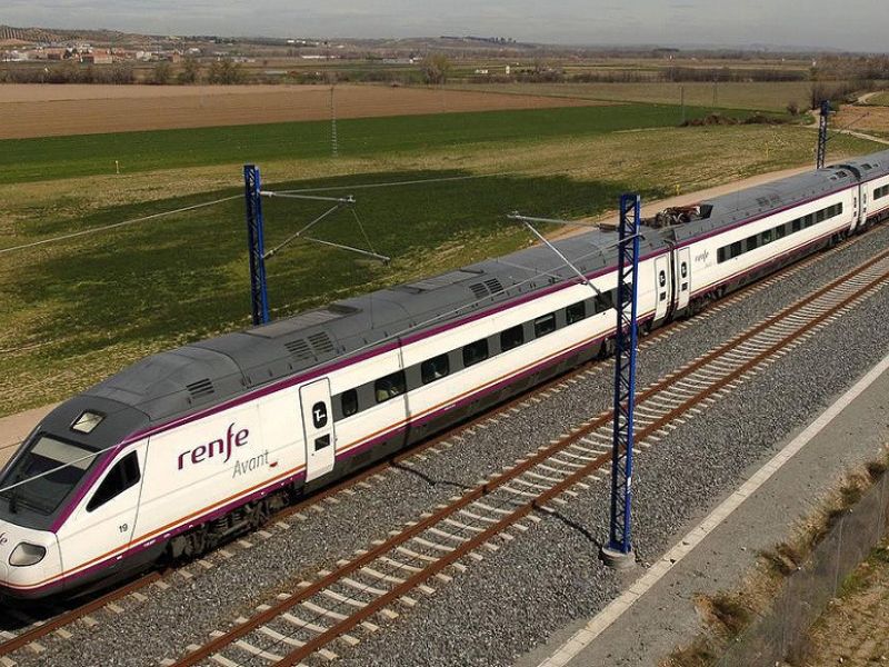 Las medidas de fomento del transporte público hacen posible que el 82% de los viajes de competencia estatal sean con abonos gratuitos o descuento