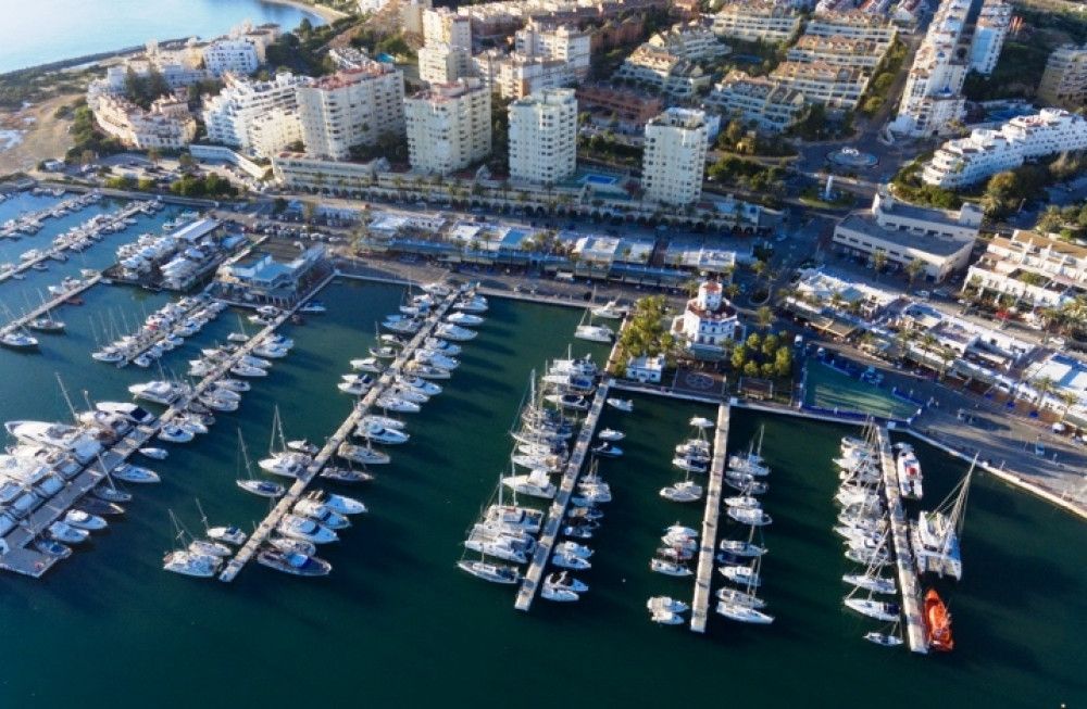 La Junta licita la construcción de nuevos cuartos de armadores en el puerto de Estepona