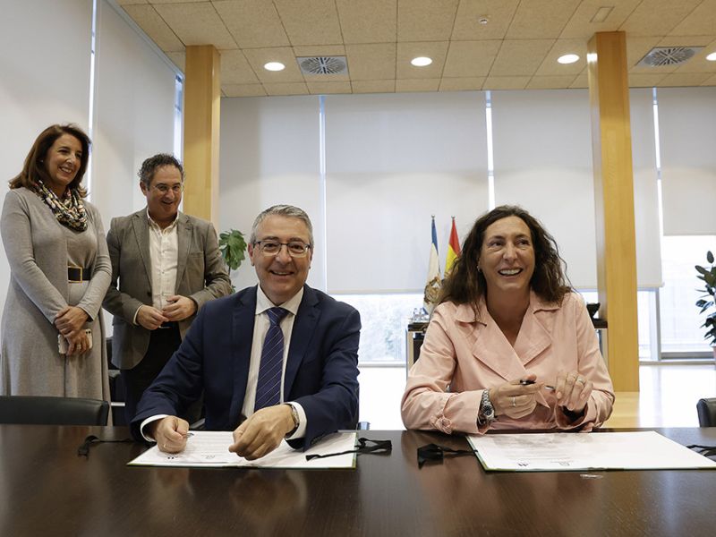 La Diputación de Málaga y la Junta renuevan el convenio para garantizar la ayuda a domicilio a más de 6.000 personas