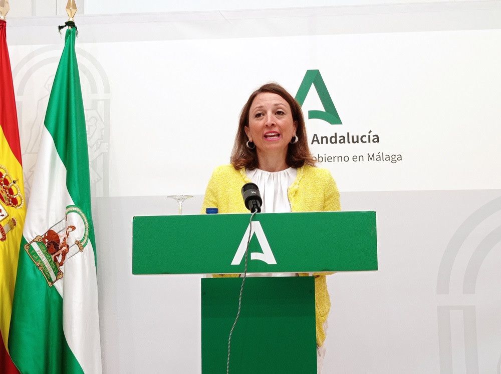 La delegada del Gobierno en Málaga destaca que el curso escolar ha comenzado con 7.000 profesionales más