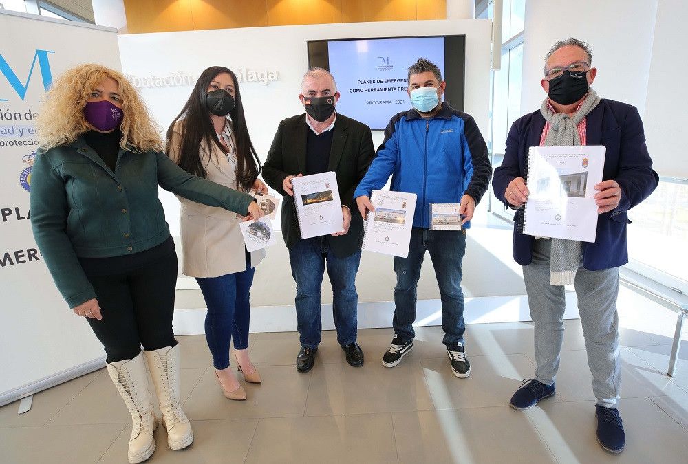 La Diputación entrega nuevos planes de emergencia y autoprotección de Protección Civil a los municipios de Campillos, Guaro, Gaucín y Monda
