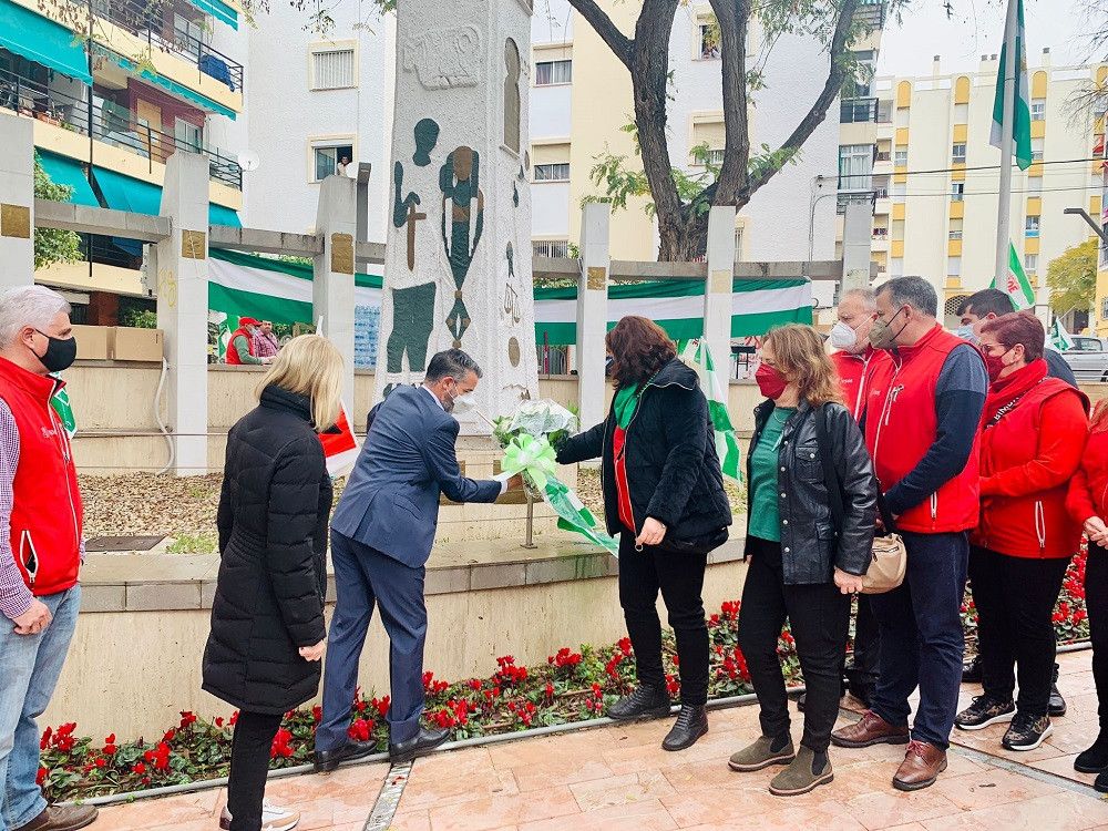 El PSOE celebra el 28-F con un encuentro vecinal en el monumento a Andalucía en Divina Pastora