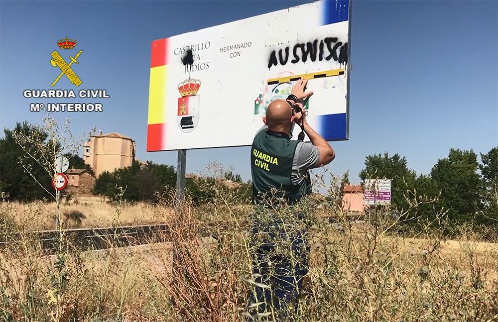 Detenidas tres personas por su implicación en siete delitos de odio antisemita en Burgos y Madrid