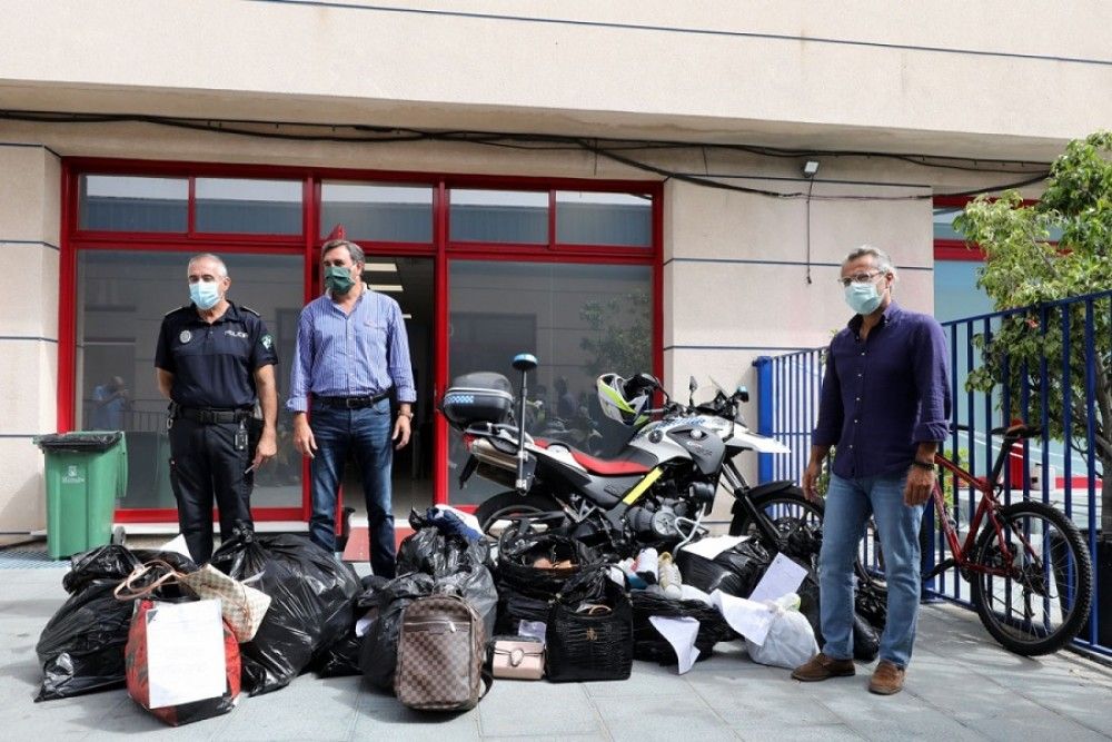 La Policía Local ha incautado 800 artículos en el marco del dispositivo especial de verano contra la venta ambulante ilegal