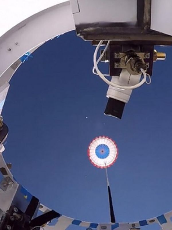 NASA y Boeing realizan pruebas en el paracaídas de la nave Starliner