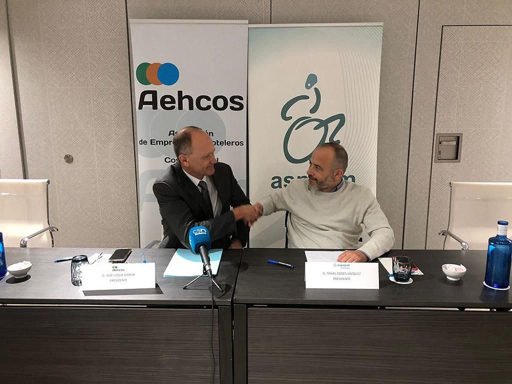 Acuerdo entre Aehcos y Aspaym para fomentar el empleo de personas con discapacidad en la provincia de Málaga