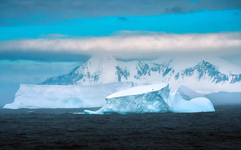 Un témpano gigante se desprende de la Antártida y pone en alerta a los científicos argentinos
