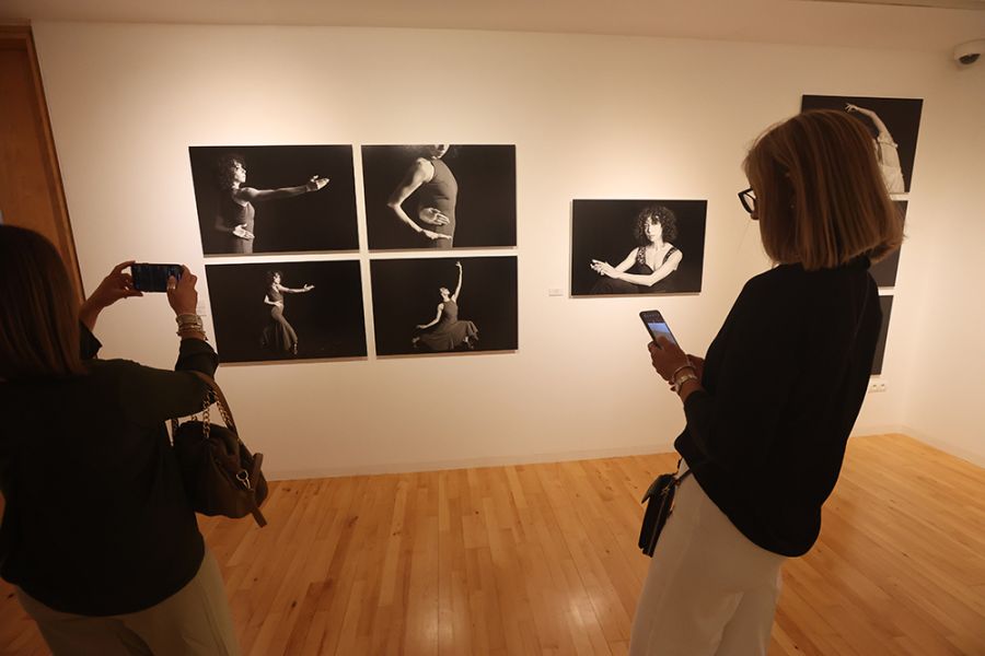 Las muestras fotográficas ‘Por! Malagueñas’ y \'AY! (Mujer flamenca)’ de Ana Torralva en el MVA abren la VIII Bienal de Arte Flamenco de Málaga