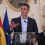 <p style="text-align: justify;">Toda la España consciente lo es de que el presidente del Gobierno miente en relación con la invasión de Ceuta orquestada por Marruecos.</p>
 
<p style="text-align: justify;">Sabemos que algún secreto inconfesable descubrió la inteligencia marroquí cuando le piratearon el teléfono móvil. También sabemos que Rabat está utilizando esa información para chantajearle y conseguir objetivos como el radical y sorpresivo cambio de actitud de la posición española en el tema del Sahara Occidental, algo que nuestro presidente decidió de manera unilateral sin consultar ni informar al Congreso.</p>
<p style="text-align: justify;">Además sabemos que lo del asalto a Ceuta, la indiferencia previa y la quietud posterior de nuestro Gobierno ante un acontecimiento tan grave, huele intensamente a un nuevo pago exigido por el rey de Marruecos a nuestro presidente-rehén, o bien, y esto sería penalmente más serio, a un acuerdo previo de no hacer nada, que es lo que la Administración lleva haciendo tras más de cincuenta días de invasión del territorio nacional por un país extranjero.</p>
<p style="text-align: justify;">Bien, estos hechos resultan bastante obvios para todo el que quiera verlos, el problema es que el viaje iniciado hoy por el presidente a Nueva York para asistir a la 81ª Asamblea General de Naciones Unidas, coincidiendo con el anuncio de un nuevo asalto a la frontera de Ceuta el próximo miércoles de unos 90.000 marroquíes, profusamente anunciado en redes sociales, apunta mucho más que a incompetencia o irresponsabilidad. Sánchez ya se preocupó de estar ausente durante todo el mes de agosto a pesar de lo que estaba ocurriendo en la ciudad autónoma y ahora parece repetir la jugada estando fuera del territorio nacional, en principio, hasta el día 24, uno después de la anunciada segunda oleada de invasores. Mal asunto.</p>
<p style="text-align: justify;">Es posible que solo sea un nuevo farol de las autoridades marroquíes, como el de mediados de agosto, pero también es posible que no lo sea al ver Rabat que nuestro Gobierno está dispuesto a no hacer nada para defender la ciudad autónoma, lo que supone una entrega fáctica del territorio en unas circunstancias en las que cuesta mucho creer que nuestros gobernantes sean tan incompetentes y hace sospechar de una actitud acordada o, al menos, consentida.</p>
<p style="text-align: justify;">Que el presidente de un país se ausente del mismo cuando existe una amenaza inminente y veraz de un ataque contra su territorio resulta un indicio bastante sólido de que o hay algo que los demás no sabemos o de que ya todo está hablado y acordado.</p>
<p style="text-align: justify;">Los refuerzos de las fuerzas de seguridad trasladados a Ceuta han sido insignificantes, el Ejército no ha recibido orden alguna sobre cómo debe actuar, los invasores que ya se encuentran en la ciudad han sido instalados junto a las principales infraestructuras críticas mientras la frontera no ha sido reforzada más allá de la ridícula barrera flotante que el oleaje se está encargando de hacer desaparecer. Resulta bastante evidente que el Gobierno no piensa hacer nada para proteger Ceuta, solo falta que Pedro Sánchez ice la bandera de Marruecos en La Zarzuela, al fin al cabo trata con mucha más deferencia a Mohamed VI que al rey Felipe.</p>
<p style="text-align: justify;">Sin embargo, las Fuerzas Armadas no deben olvidar ese artículo 8 de la Constitución que en su punto primero dice "las Fuerzas Armadas, constituidas por el Ejército de Tierra, la Armada y el Ejército del Aire, tienen como misión garantizar la soberanía e independencia de España, defender su integridad territorial y el ordenamiento constitucional", sin que excepcione esta obligación por el hecho de que el presidente esté de vacaciones o de gira por Estados Unidos.</p>