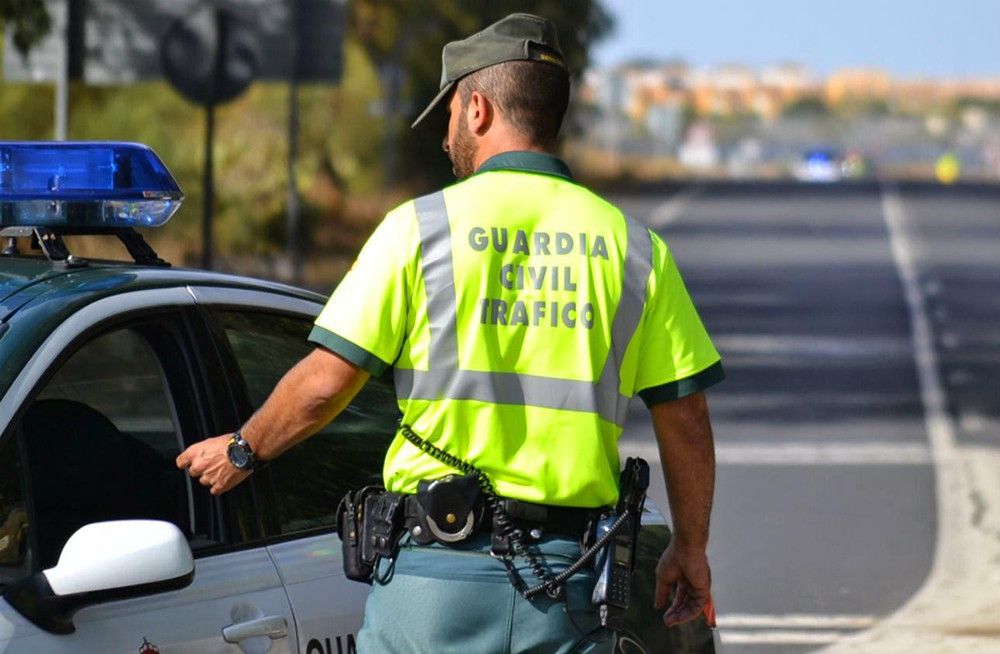 La DGT comprueba que los conductores siguen utilizando el móvil mientras conducen