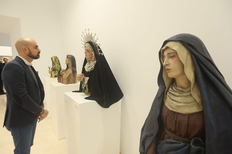El MAD de Antequera acoge imágenes y pinturas en ‘Gubia y pincel, la pasión en Málaga’