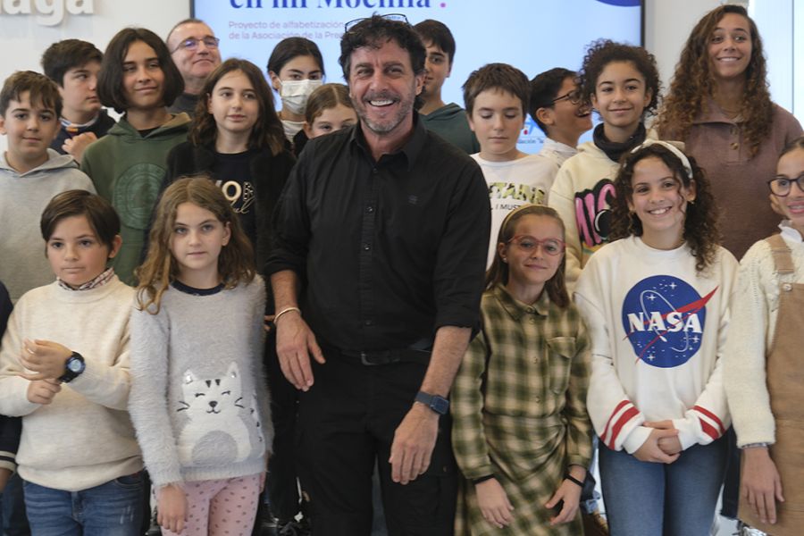 El premio Pulitzer Emilio Morenatti y el alumnado del colegio García Lorca inauguran en la Diputación la V edición de Prensa en mi mochila