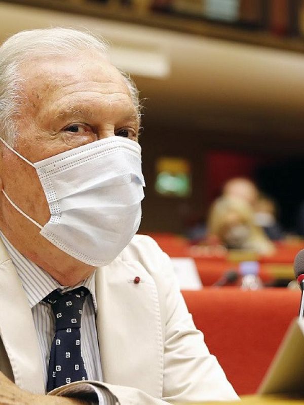 Francia prevé la aparición de una nueva variante del COVID-19 el próximo invierno
