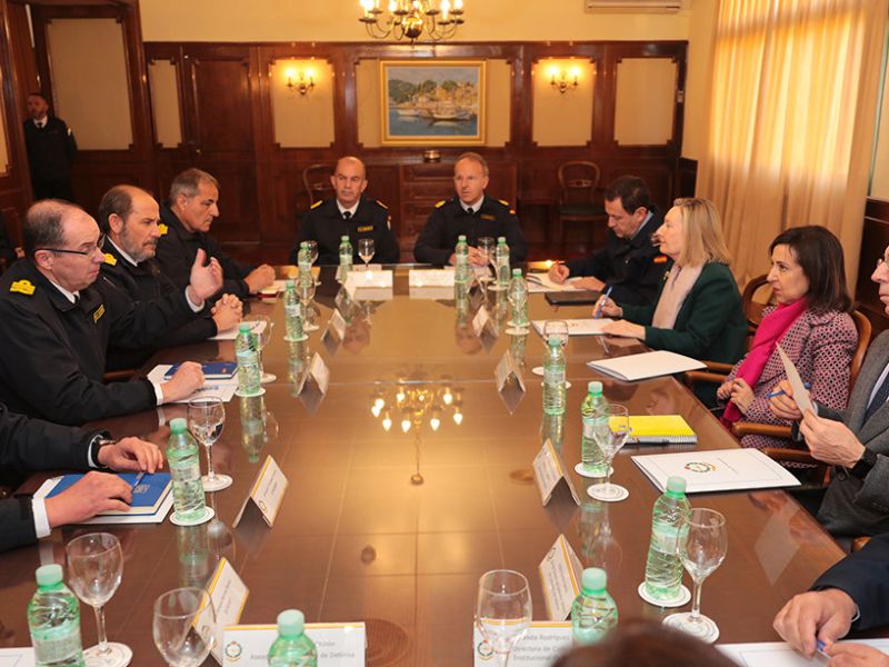 La ministra de Defensa visita el Programa S-80 de submarinos de la Armada en Cartagena