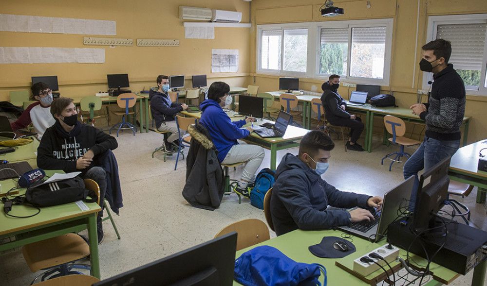 Son 93 los centros docentes públicos de FP que empezarán a dar cursos para acreditar certificados de profesionalidad
