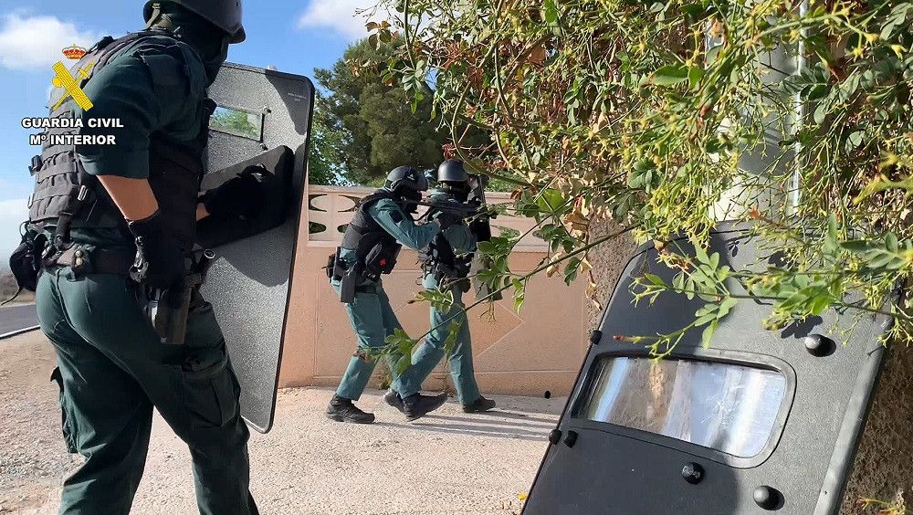 Cuatro agentes de la Guardia Civil heridos por arma de fuego en una operación contra el narcotráfico en Alicante