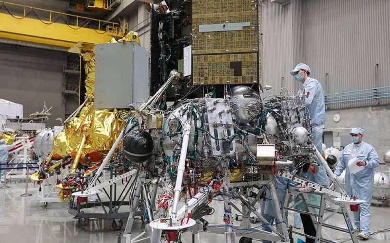 Tras numerosos retrasos, Rusia asegura que lanzará su misión lunar el viernes