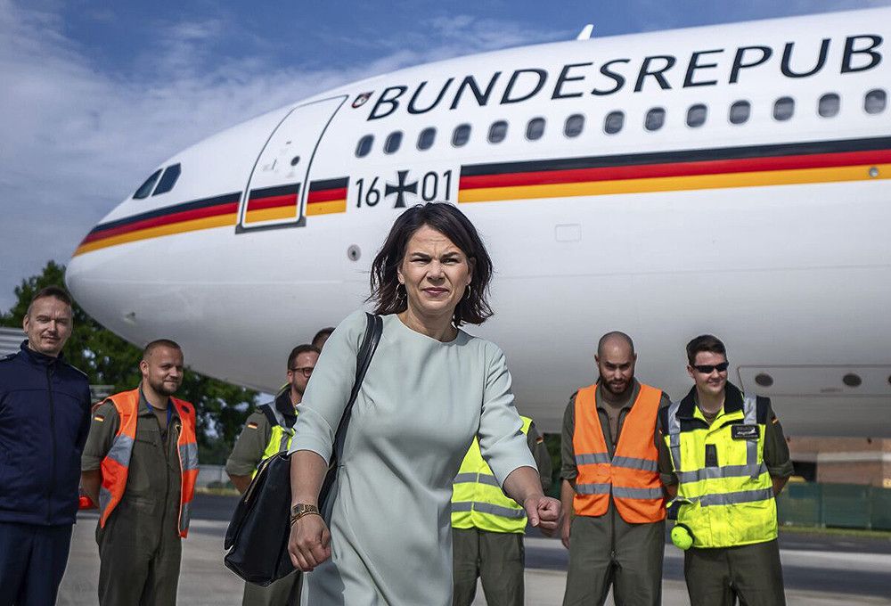 El avión de la ministra alemana de Exteriores regresa a Abu Dhabi al detectar los pilotos un problema técnico