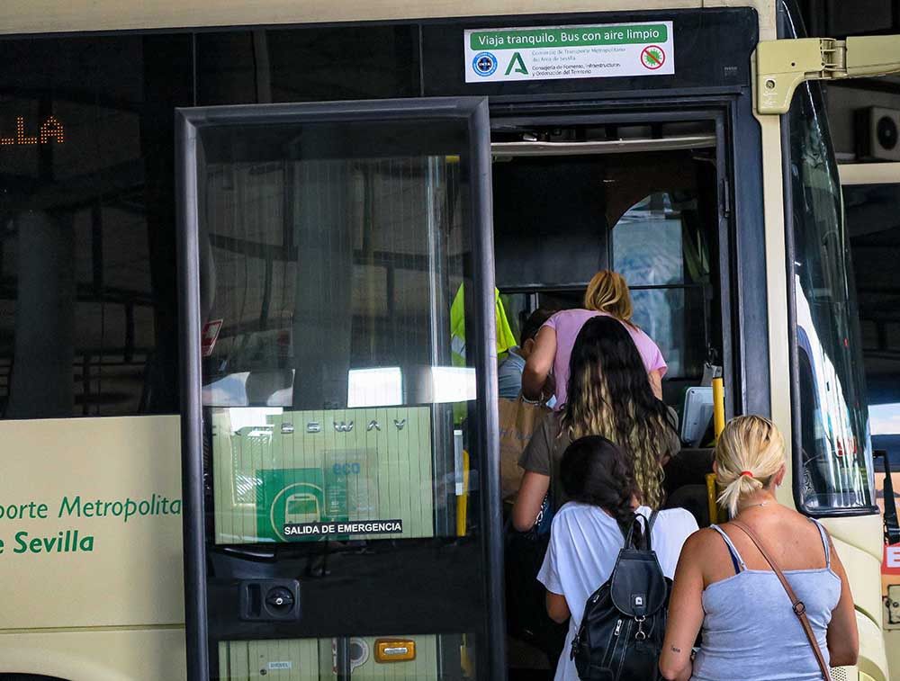 Más de 915.000 jóvenes han realizado 2,6 millones de viajes en dos meses con las rebajas de hasta un 90% en los billetes de autobús y tren