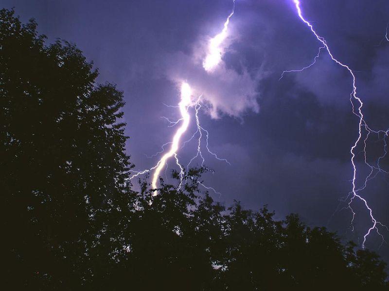 Protección Civil y Emergencias alerta por lluvias intensas y tormentas en amplias zonas de la Península y en Baleares