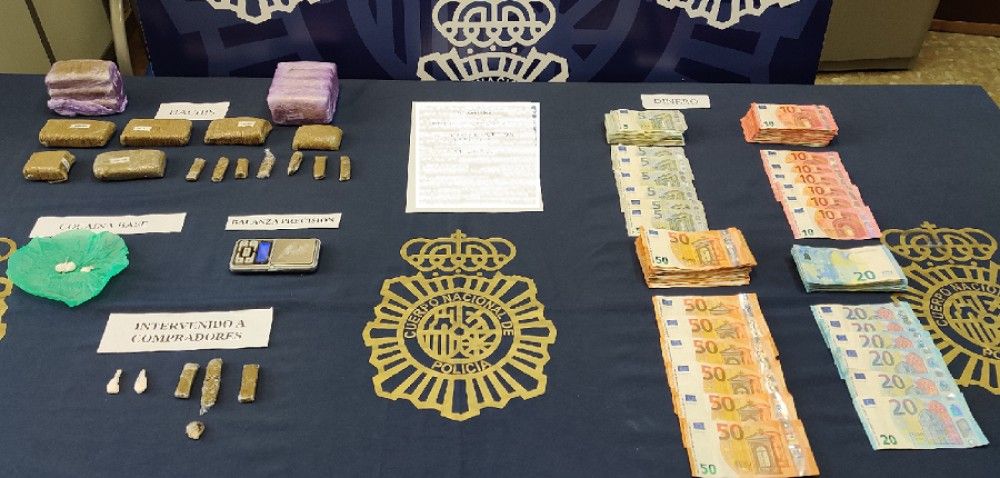 La Policía Nacional desmantela un punto de venta de cocaína y hachís en la barriada de Los Corazones de Málaga