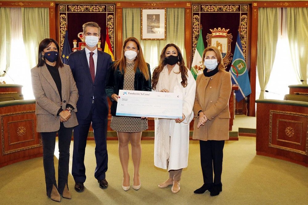 Donación de Caixabank a la Fundación Global Gift y a la Asociación A mí no me digas que no se puede’ para apoyar su labor social