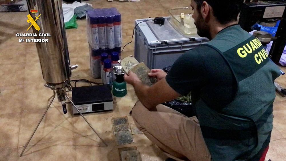 Desmantelado un laboratorio de droga en una vivienda particular de Granada