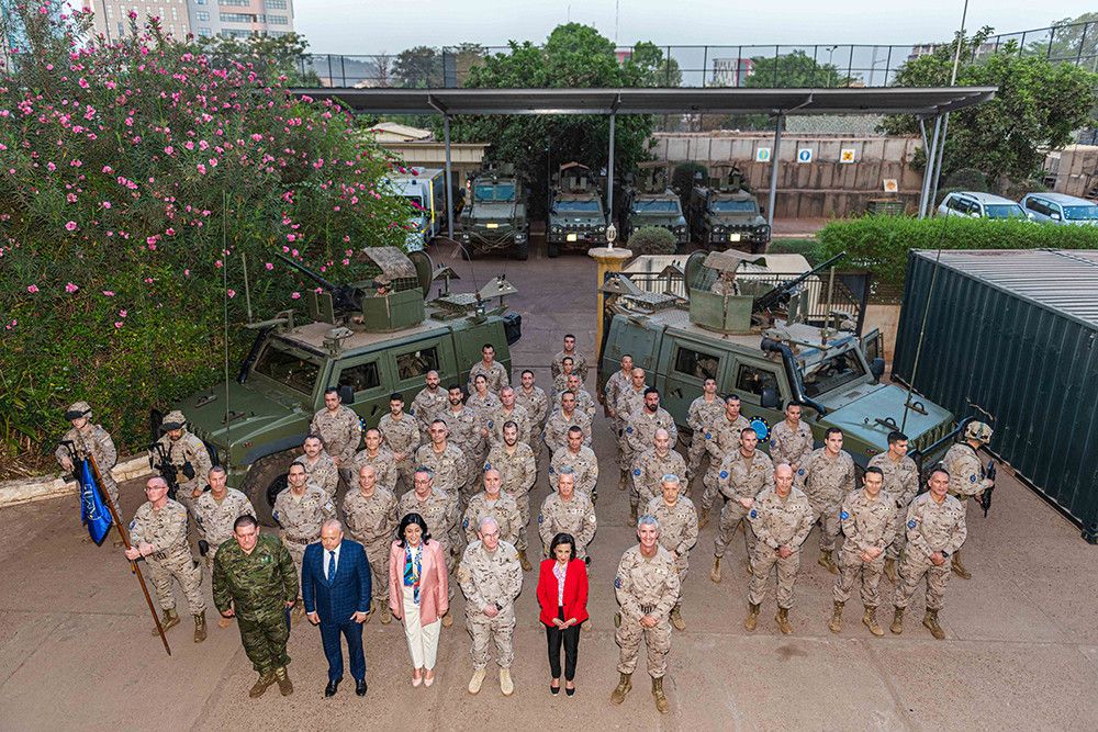 La ministra de Defensa visita al contingente español en la misión EUTM-Malí