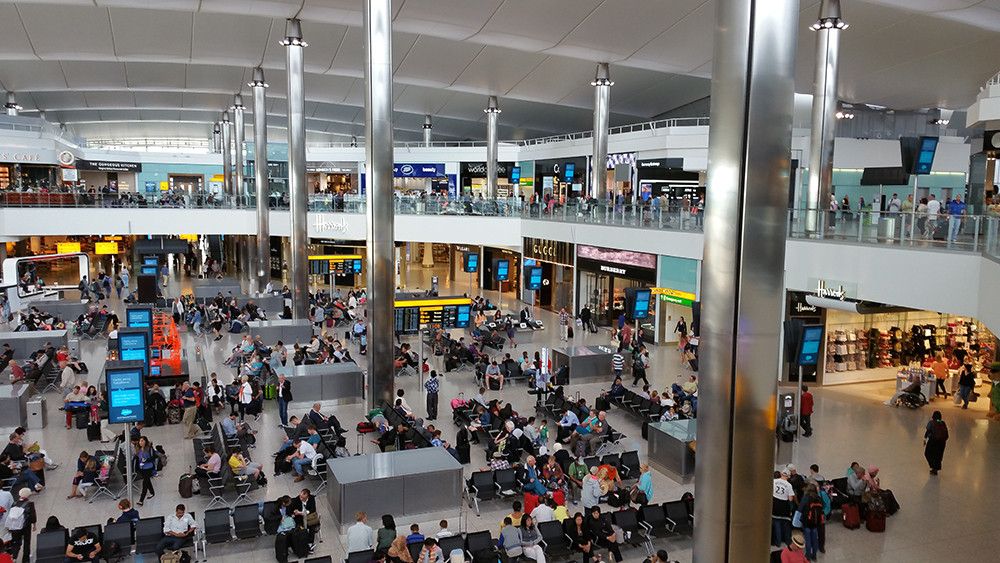 La interrupción del tráfico aéreo comercial en Reino Unido por un problema técnico durará días