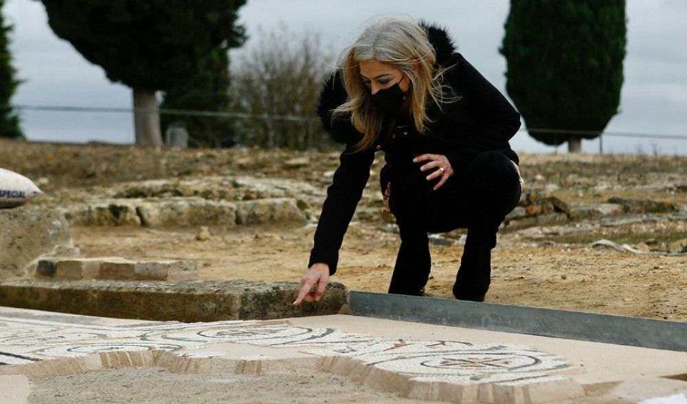 La Consejería de Cultura culmina la restauración de cinco mosaicos del conjunto arqueológico de Itálica