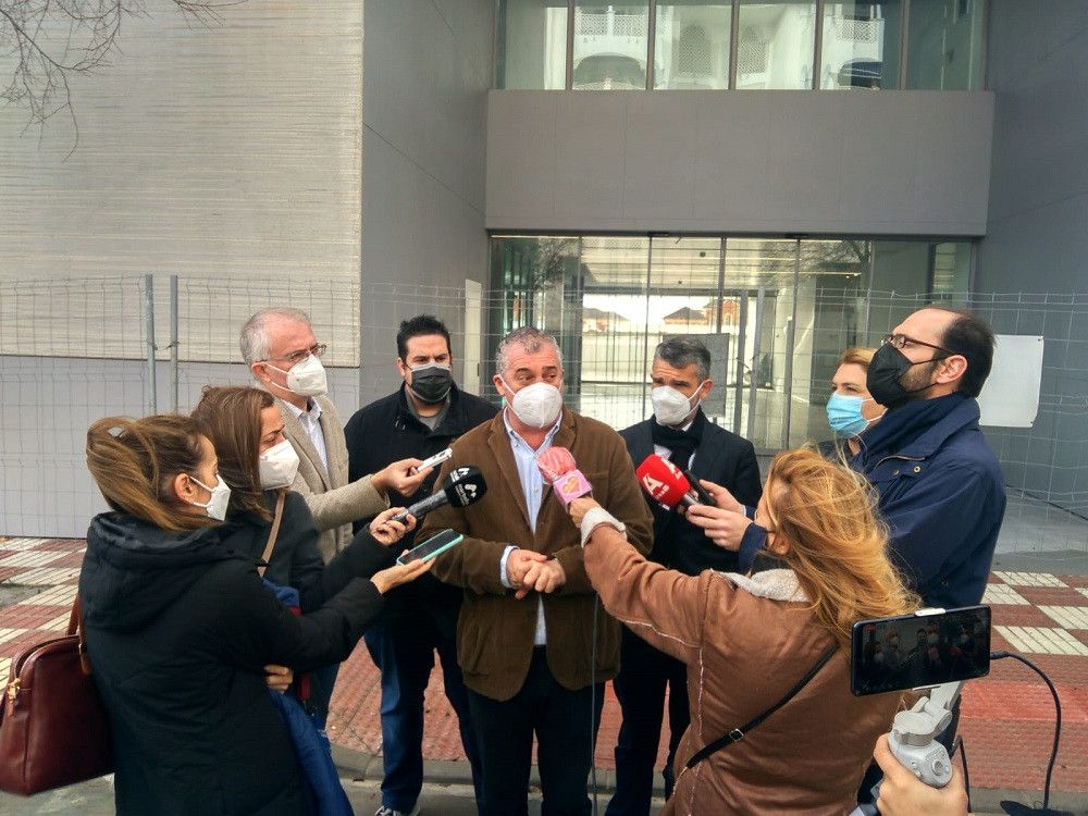 El PSOE exige la puesta en funcionamiento del Centro de Salud de San Pedro y condena los reiterados incumplimientos del PP