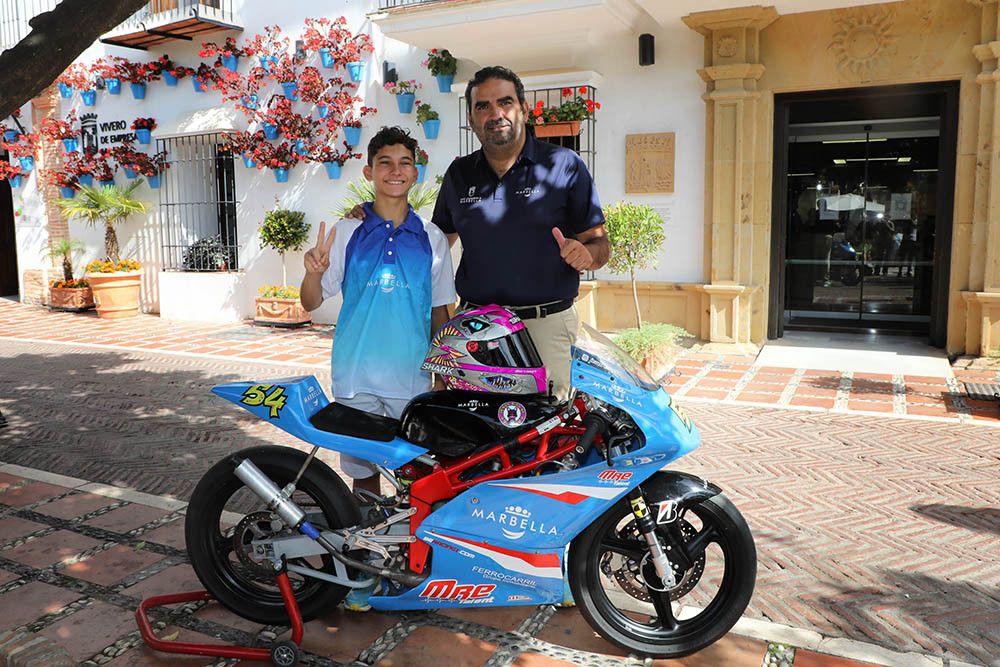 El Ayuntamiento respalda la carrera deportiva del joven piloto local Jesús Ríos con un patrocinio de 121.000 euros hasta 2025 dentro del programa Marca Marbella’