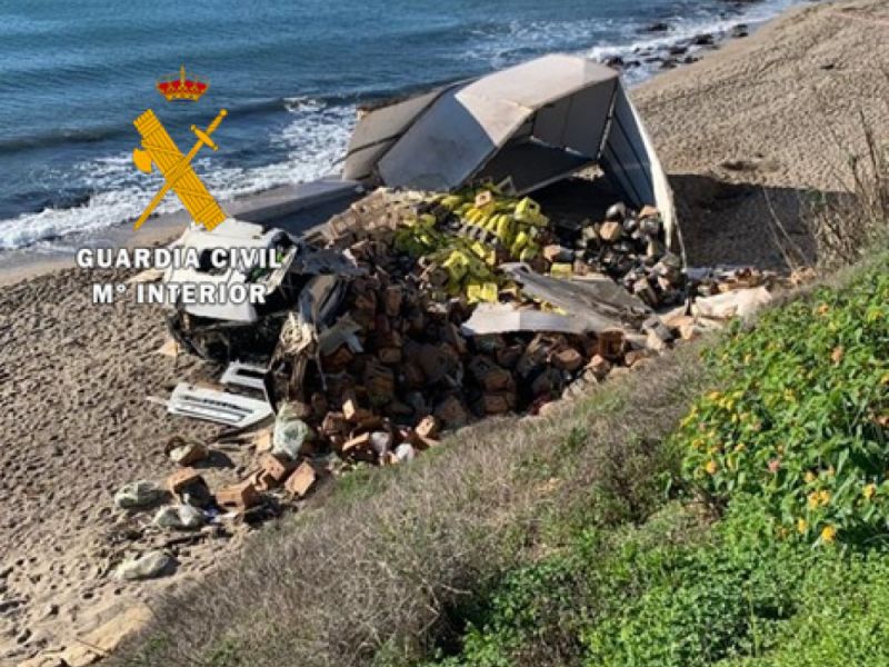 La Guardia Civil investiga al conductor de un camión que sufrió un siniestro en Mijas