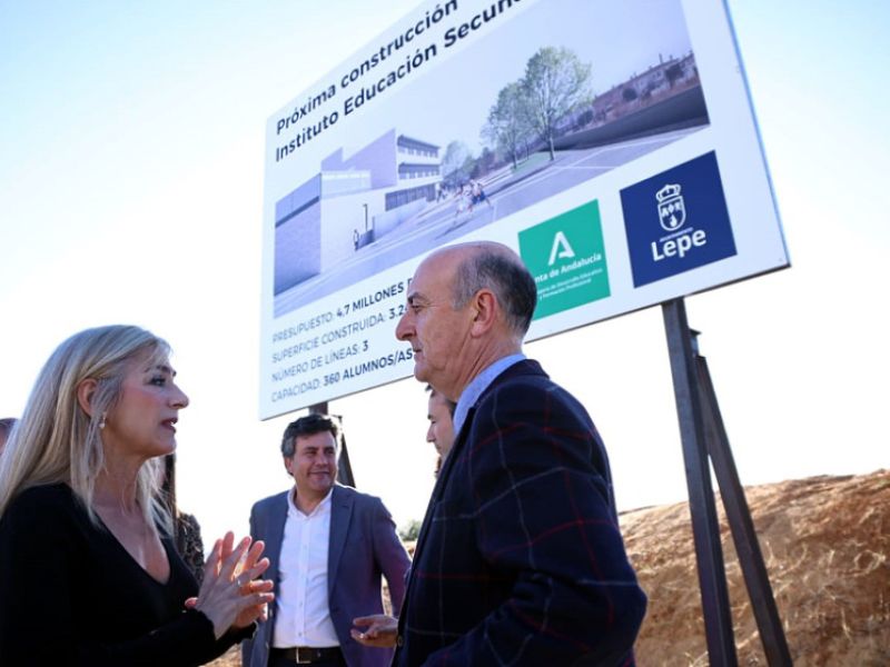 La consejera de Educación destaca la inversión de más de 6 millones en la mejora de infraestructuras educativas de Lepe