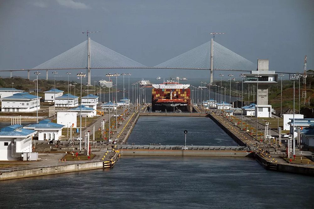 El Canal de Panamá subasta el cruce de los barcos ante la escasez de agua dulce