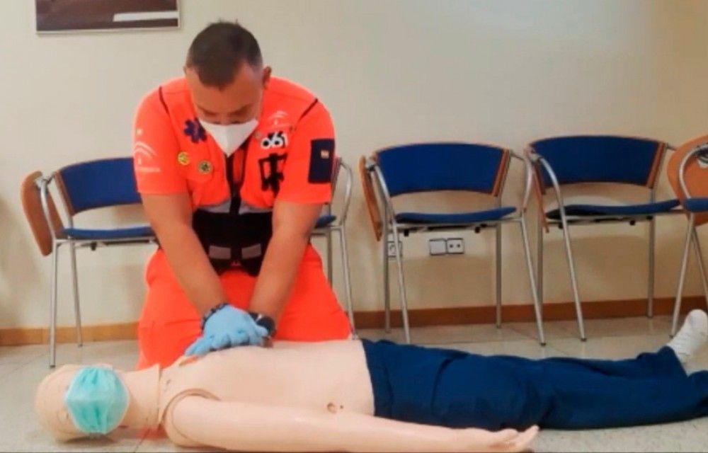 El 061 actualiza las recomendaciones para reanimar a personas en parada cardiaca con seguridad ante el coronavirus