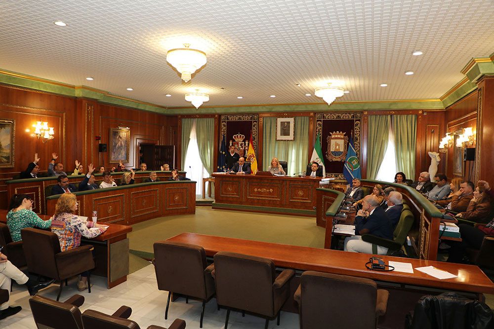 El Ayuntamiento garantiza el servicio de conserjería y mantenimiento que realiza Clece en las instalaciones deportivas