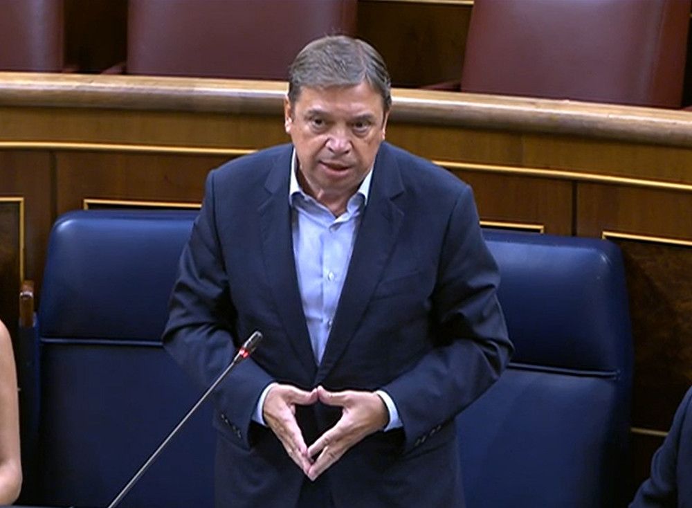 El ministro de Agricultura apela a la responsabilidad de todos los actores de la cadena alimentaria para contener los precios