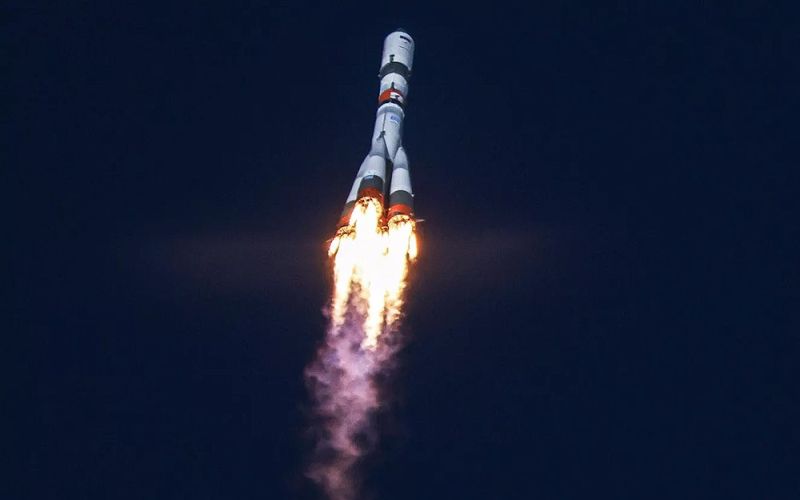 Roscosmos revela que la nave de carga Progress MS-21 sufrió daños por un impacto externo
