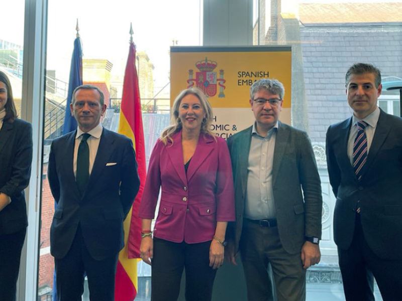 La Junta refuerza las relaciones comerciales con Reino Unido, mercado al que vende cuatro veces más de lo que compra
