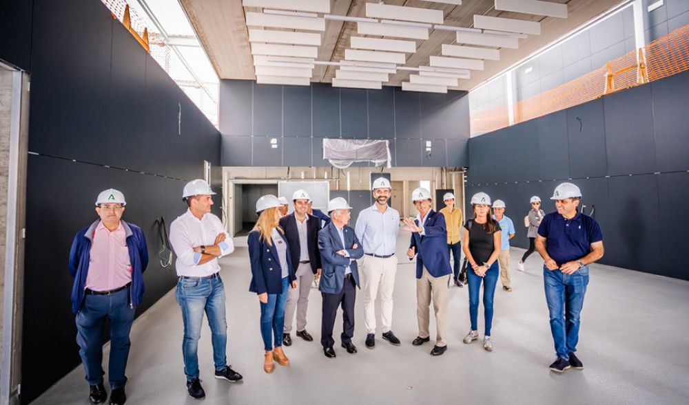 El consejero de Sostenibilidad visita las obras de integración puerto-ciudad de Roquetas de Mar, que estarán listas “antes de terminar el año”