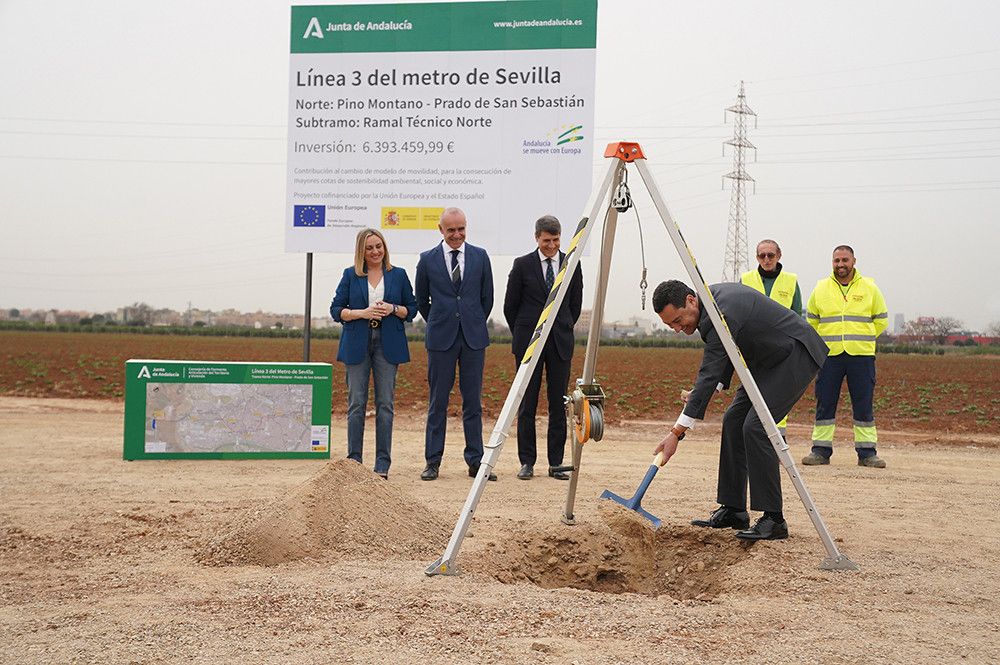 El presidente andaluz coloca la primera piedra de la Línea 3 del Metro de Sevilla