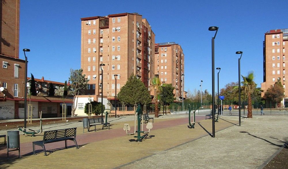 La Consejería de Fomento lleva a cabo 23 actuaciones para mejorar la accesibilidad en 689 viviendas públicas