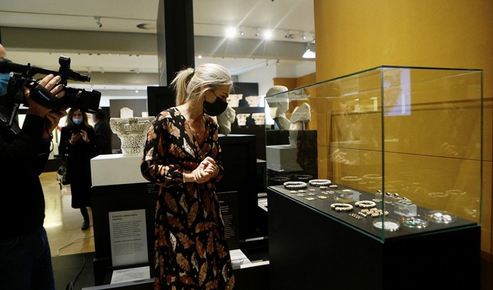 La consejera de Cultura presenta en el Museo Arqueológico de Córdoba un tesoro con 623 piezas de joyería andalusí