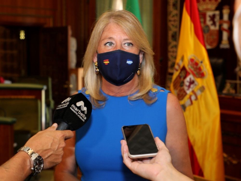 La alcaldesa de Marbella insiste en que "es necesario modificar los criterios que determinan la tasa de incidencia del COVID y ajustarlos a la población real de los municipios turísticos para evitar perjuicios"
