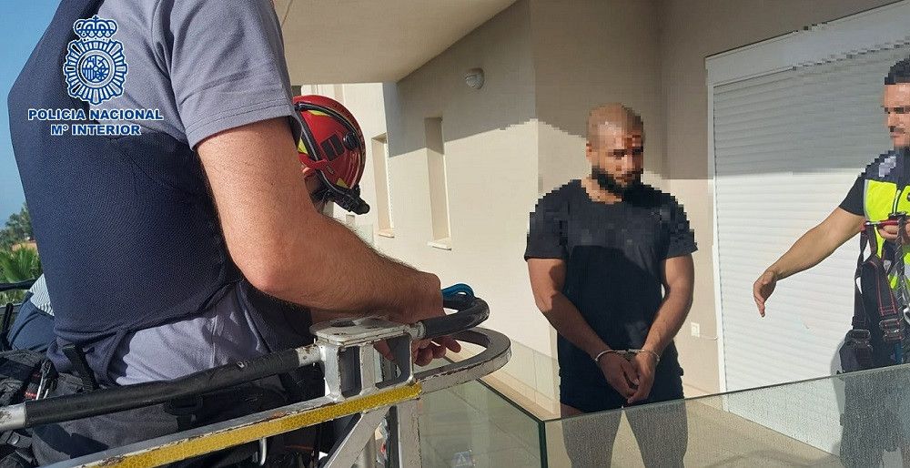 Arrestados en Marbella tres miembros de una trama criminal a la que se atribuye la detención ilegal de un hombre al que confundieron con otro objetivo