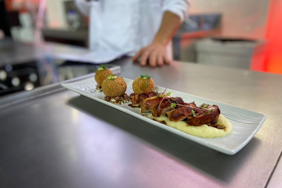 Antonio García y Cristian Ponce, de la escuela de hostelería CESHMA, ganadores del VIII Concurso Joven Chef Sabor a Málaga