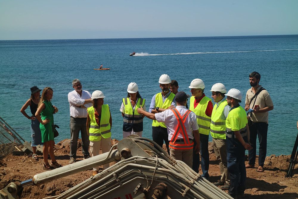 Comienzan las obras iniciadas por la Unión Salinera para restablecer la entrada de agua en el humedal de Las Salinas