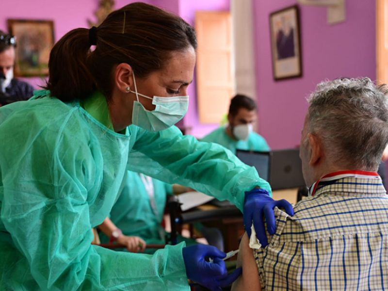 Mañana comienza en Andalucía la campaña de vacunación 2023-2024 contra la gripe y el covid
